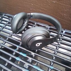 Black Beats By Dre a Bluetooth Headphones 
