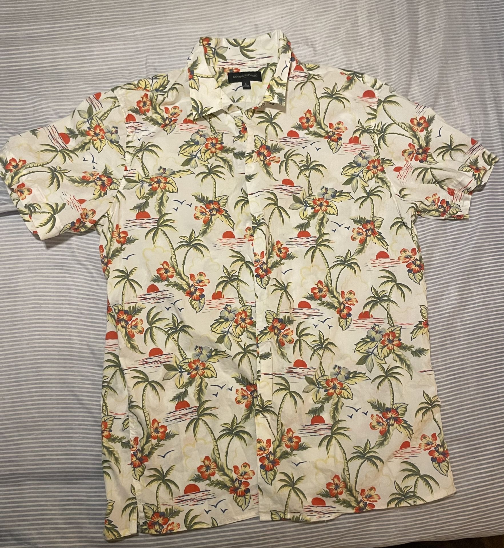 Banana Republic Men’s Hawaiian Shirt - Size L