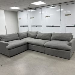Grey sectional sofa !!! Great condition
