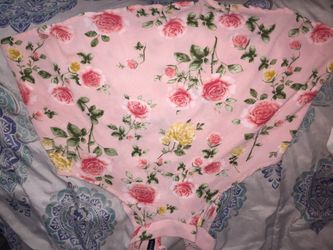 Small Floral Top. Size: S