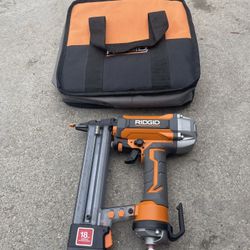 Pneumatic 18-Gauge 1-1/2 in. Finish Stapler