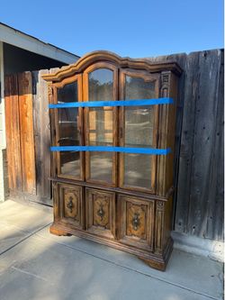 Display hutch cabinet