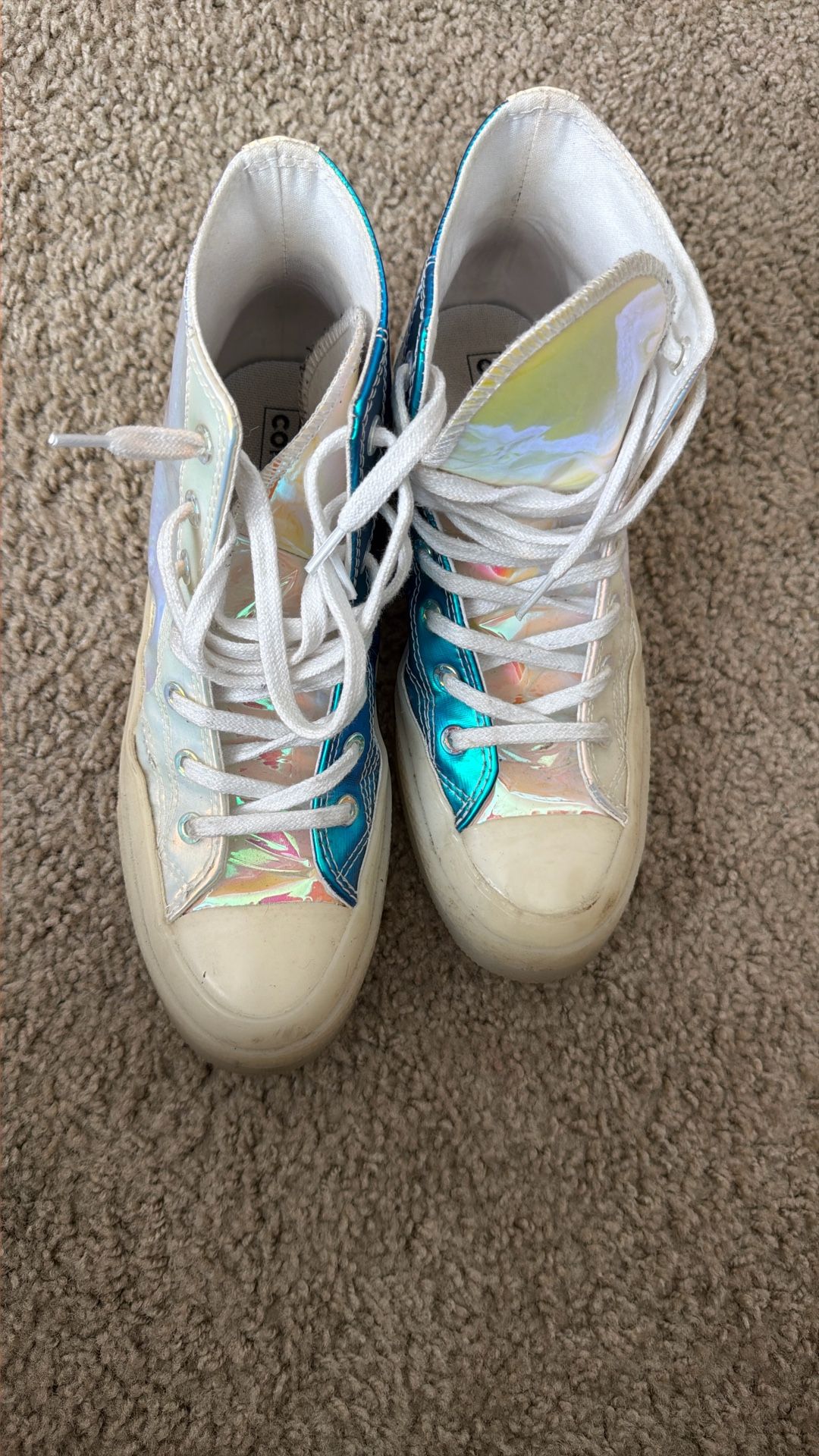 Woman’s Tennis Shoes 