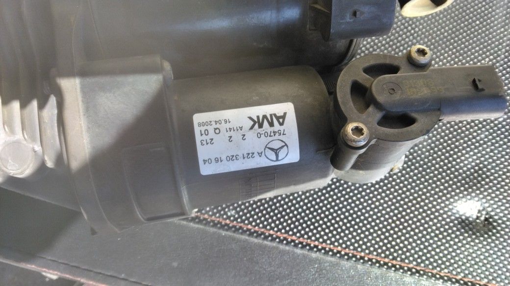 2007 Mercedes S550 4matic Air Compressor With Free Filter