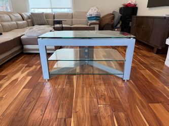 Entertainment center / tv console