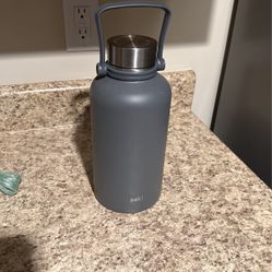 Stainless steel water bottle