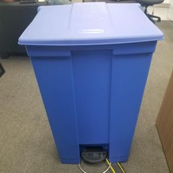 Slim-Jim  Step on container