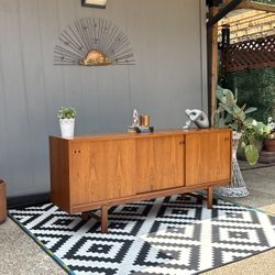 Vintage Mid Century  Modern Danish Teak Sideboard. 