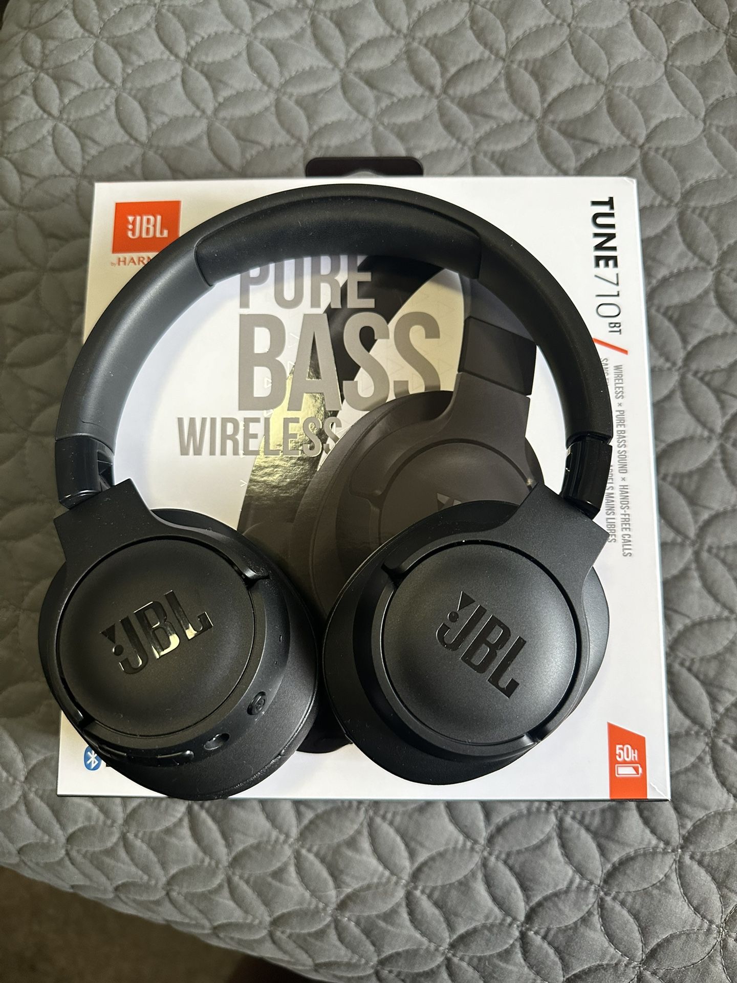 JBL Wireless headphones 