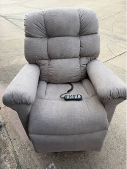Golden lift chair Twilight MSRP $3000 (Electric Recliner) Great like new condition