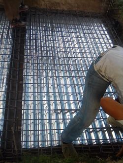 Necesito una persona que sepa albañileria y un ayudante