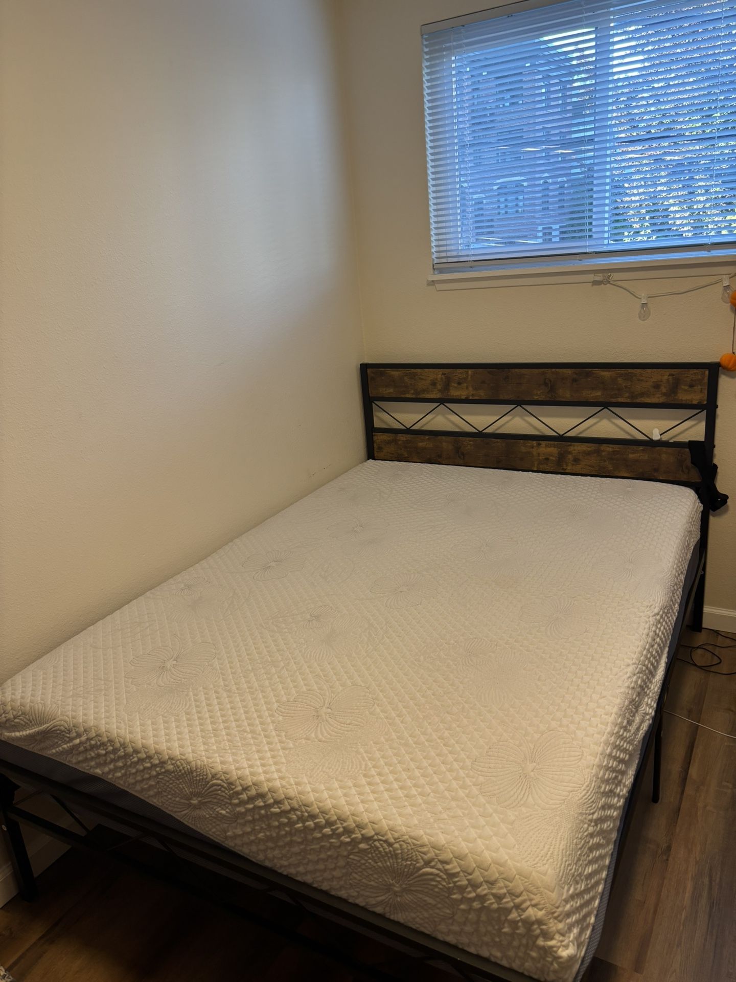 10” Full Memory Foam Mattress - Like New