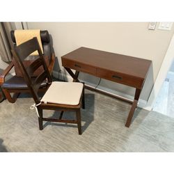 Dark Wood Desk And Chair With Pad 