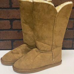 Woman’s Apres Fur Boots