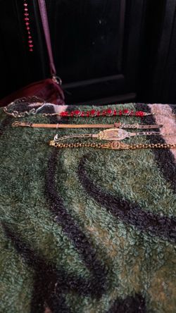 Costume, Jewelry must Pick Up