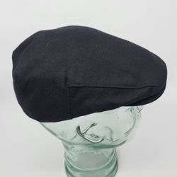 Boston Scally Co. Black Flat Cap Ivy Driving Hat Scally Cap Size S/M 57cm.
Authentic vintage-inspired Boston Scally Co. branded inner
label.Structure
