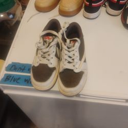 Nike size 1y