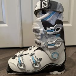 Woman’s Ski Boots