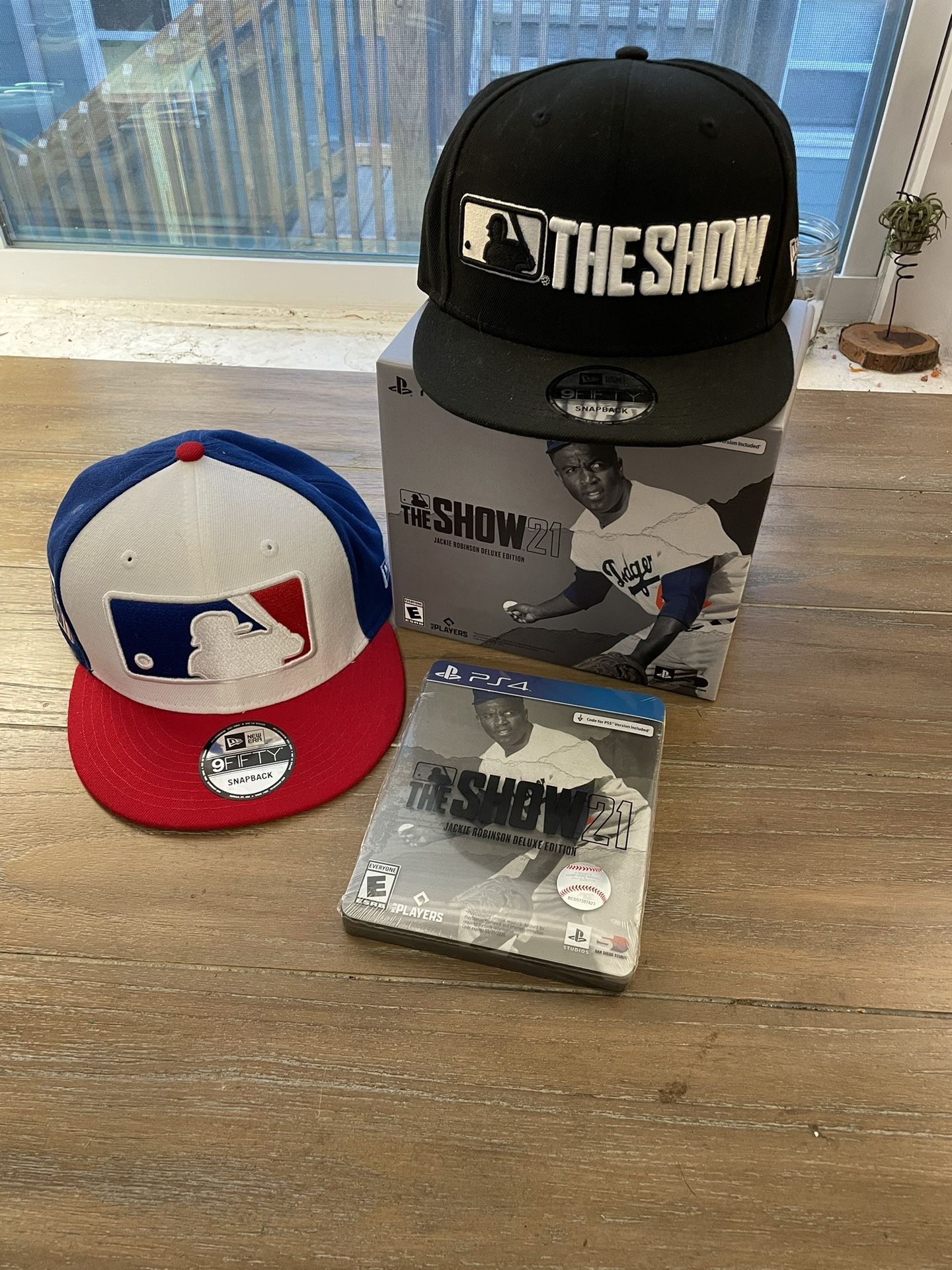 MLB The show 21 PS4 W/ 2 Hats