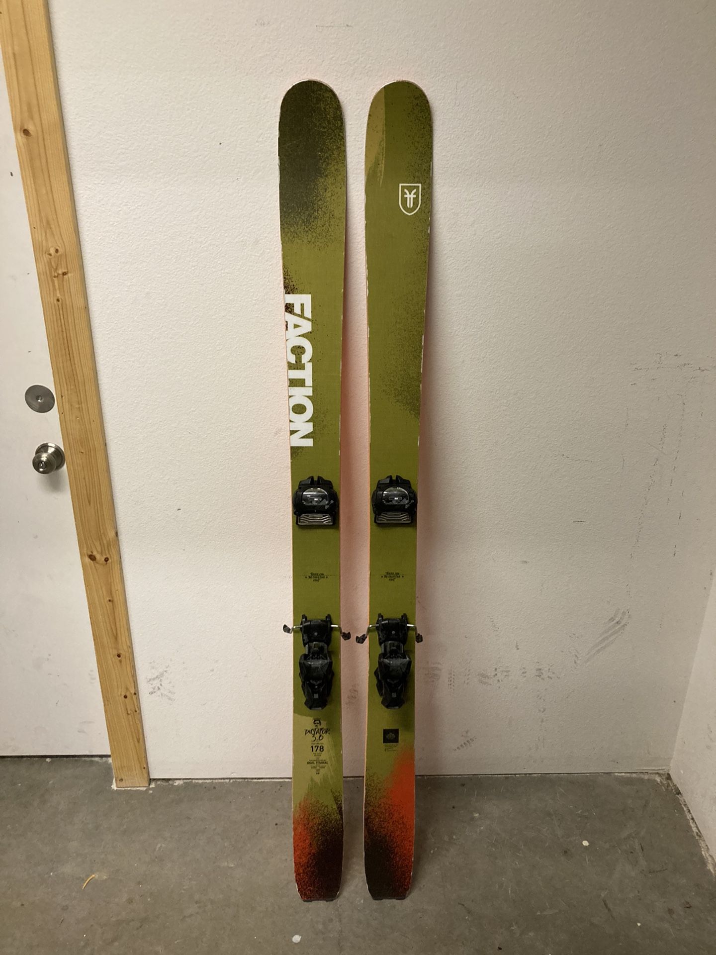 Faction Dictator 3.0 Skis Pablo Escobar Special Edition 178 cm