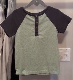 Tommy Bahama kids T-shirt size 4t