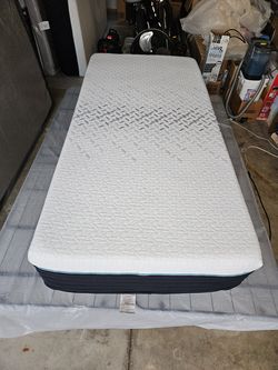Nectar Premier Hybrid Twin XL Mattress – Like New