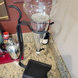 Cooper Hawk Grapevine Decanter. Perfect Condition. Almost New. Makes a Nice Addition to A Home Bar.