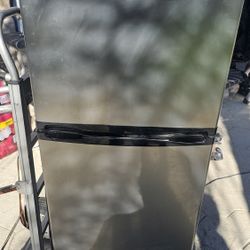 Danby Apartment Refrigerator 