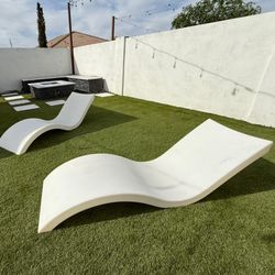 Pool lounge chairs