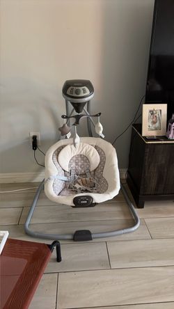 Graco Baby Swing with Mobile