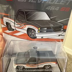 M2 Machines 1992 Chevrolet C1500 SS 454 White with Grey MiJo Exclusive 1/64