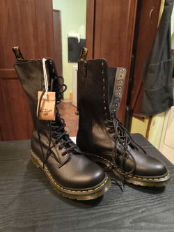 Dr. Martens 1B99 14-Eye Zip Black Pisa Leather