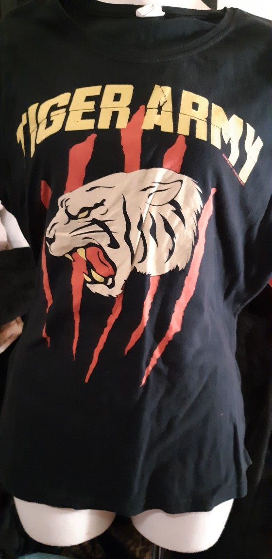 Woman Tiger Army Shirt XL