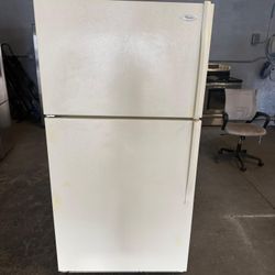 30” WHITE REFRIGERATOR WHIRLPOOL TOP FREZZER WORKING PROPERLY TESTING CLEAN DELIVERY WARRANTY FOR 4 MONTHS 
