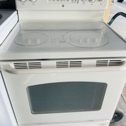 Ge Stove Like New 