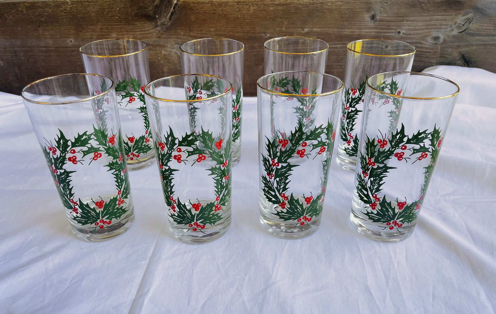 Vintage Set of 8 Christmas Glasses Holly & Berries Gold Rim Wreath Unbranded 🎄