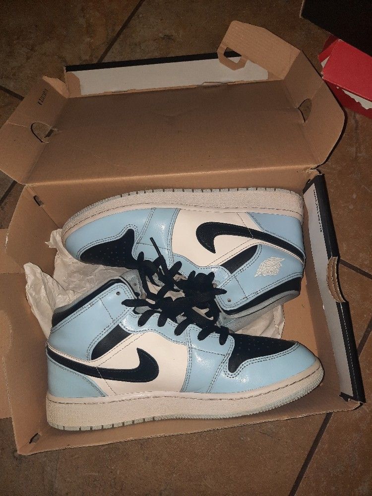 Jordan 1 Mid Ice Blue GS size 7Y