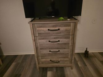 5-Drawer Chest Dresser Gray Wood Finish