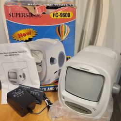 Vintage Supersonic FC-9600 5.5” Portable B&W TV, AM/FM Radio NEW 