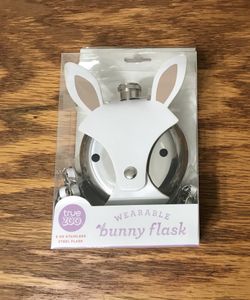 BRAND NEW Wearble Bunny Flask 8 oz with chain strap super cute stainless steel ounce cosplay