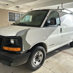 GMC Savana Cargo Van 2500 Chevy Express Cargo Van Chevrolet Work Van Ven 