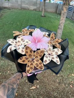 Pipe cleaner bouquets