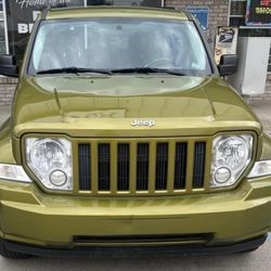 2012 Jeep Liberty · Sport SUV 4D  Exterior Green Interior Tan