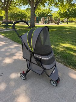 Good2Go Paws Up Pet Dog/Cat Stroller! Easy to fold, light weight. Great Condition