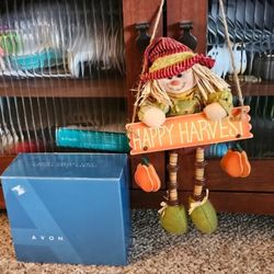 Avon Happy Harvest Scarecrow Fall Sign