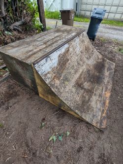 Wooden skate ramp