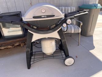 Weber grill with tank
