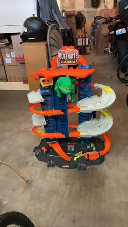 Hot wheels garage