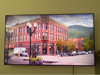 Samsusng tv 55” invludes tv Hanger