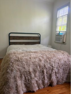 Full Bed Frame w/Drawers